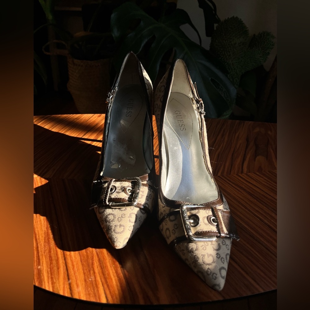 GUESS Vintage Pill Hos Style Shoes